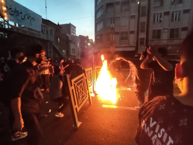 El acceso a Instagram se interrumpe en todo Irán en medio de protestas masivas