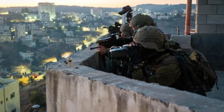 Fuerzas de seguridad israelíes detienen a 12 palestinos sospechosos de terrorismo