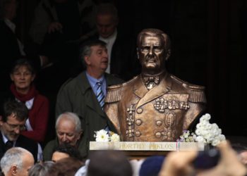 Israel condena el monumento de un colaborador nazi en el Parlamento húngaro