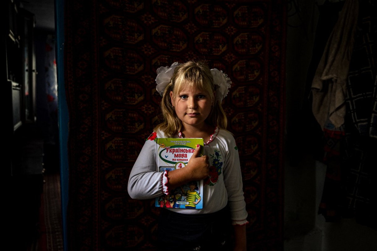 Los niños ucranianos vuelven a clases en medio del ruido de la guerra