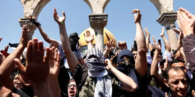 Islamistas atacan a la policía israelí en el Monte del Templo