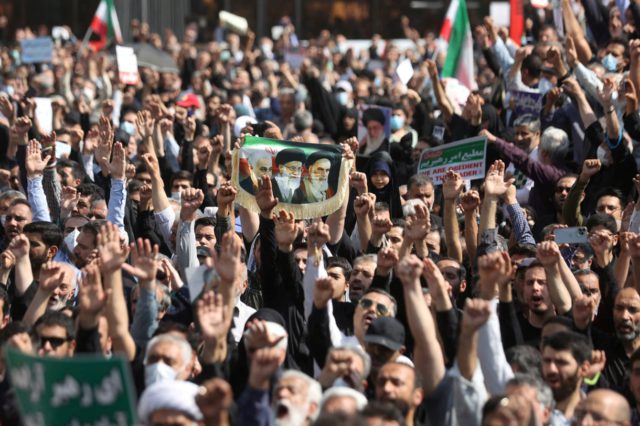 ¿A qué se deben las protestas en Irán y por qué continúan?