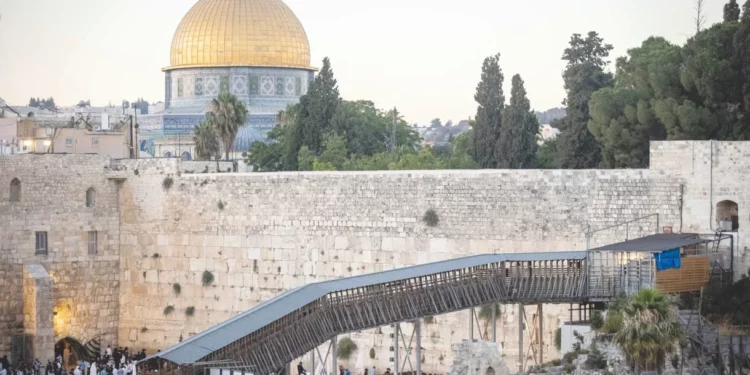 Israel emite restricciones para actividas árabes y judíos en el Monte del Templo