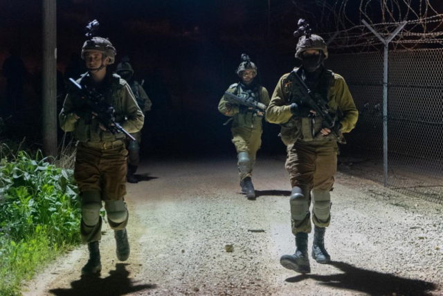 Tres palestinos detenidos con un arma en la barrera de seguridad de Judea y Samaria