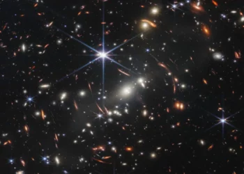 James Webb revela una galaxia que brilla con los cúmulos estelares más antiguos del universo