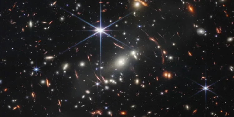 James Webb revela una galaxia que brilla con los cúmulos estelares más antiguos del universo