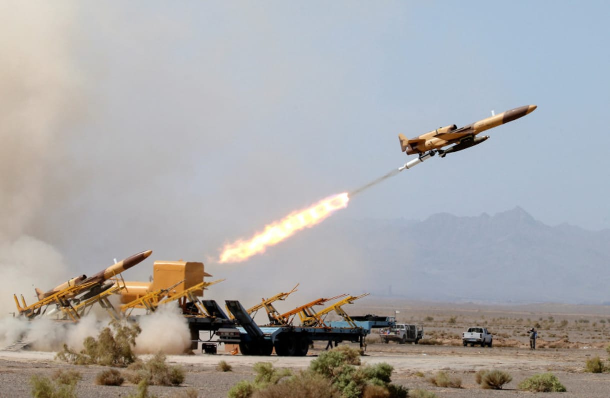 Irán vende a Rusia chalecos antibalas, cascos y drones Arash-2