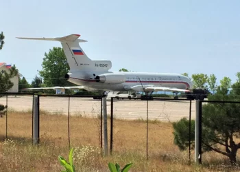Avión militar ruso se incendia misteriosamente en un campo aéreo de Crimea