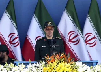 General iraní sancionado se burla de la UE: “compre carbón”