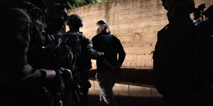Las FDI detienen a 3 miembros de la Guarida del León y a 15 sospechosos palestinos durante la noche