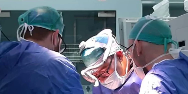 Médicos israelíes reconstruyen el nervio facial de una niña