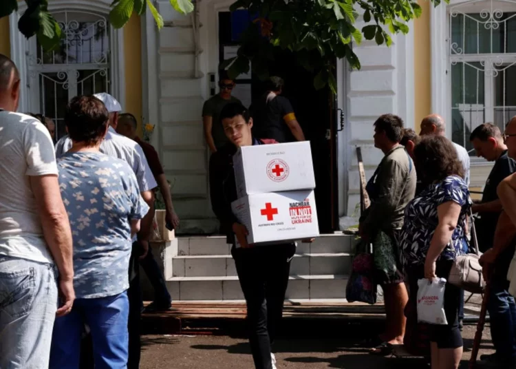 Cruz Roja detiene operaciones en Ucrania en medio de ataques aéreos rusos