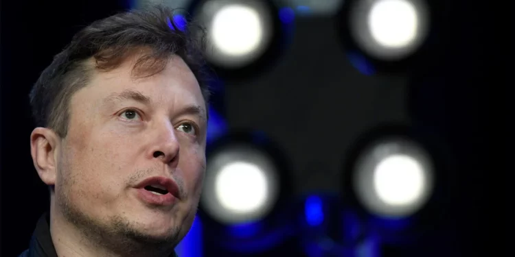 Musk dejará de financiar la red de internet por satélite Starlink para Ucrania