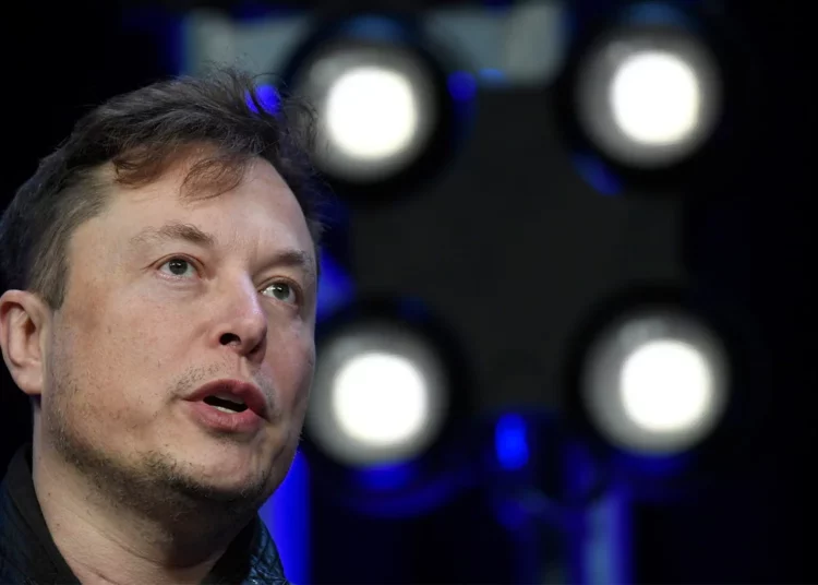 Musk dejará de financiar la red de internet por satélite Starlink para Ucrania