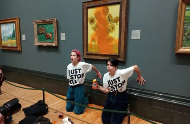 Activistas vandalizan la obra «Los Girasoles” de Van Gogh