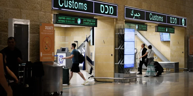 Se niega la entrada en el aeropuerto a la esposa e hijo rusos de un israelí que huye del reclutamiento ruso