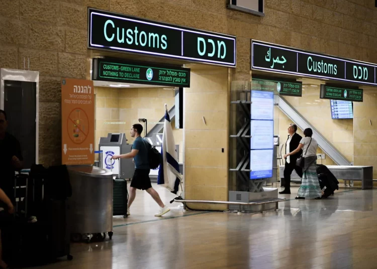 Se niega la entrada en el aeropuerto a la esposa e hijo rusos de un israelí que huye del reclutamiento ruso