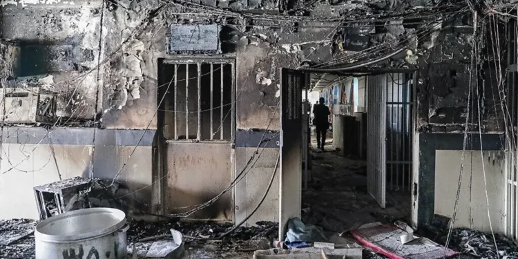 Al menos 8 muertos en el incendio y los enfrentamientos en la prisión de Evin