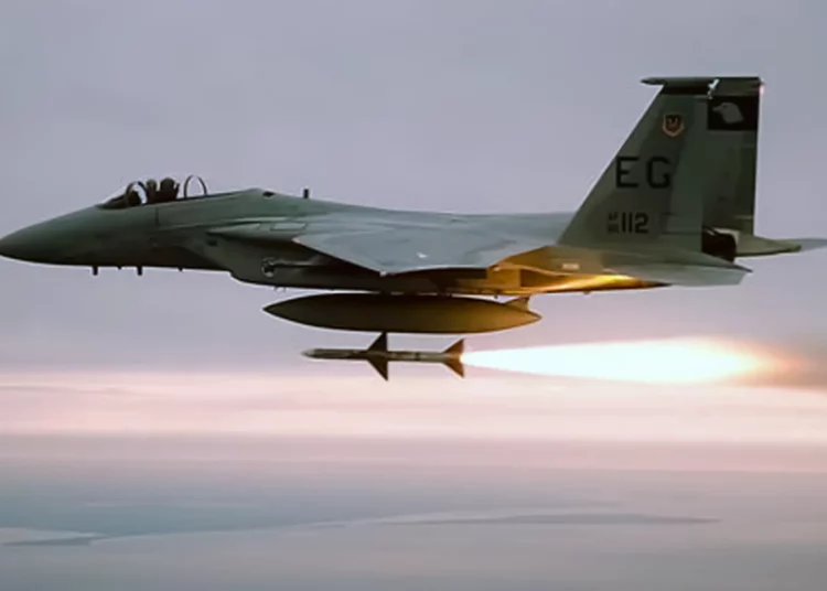 Estados Unidos retirará la fuerza permanente de cazas F-15 de Okinawa