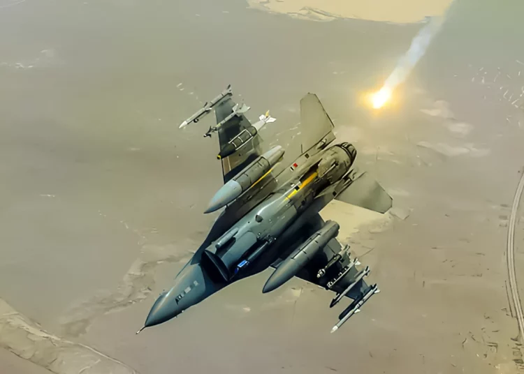 F-16 de EE.UU. interceptan bombarderos rusos cerca de Alaska