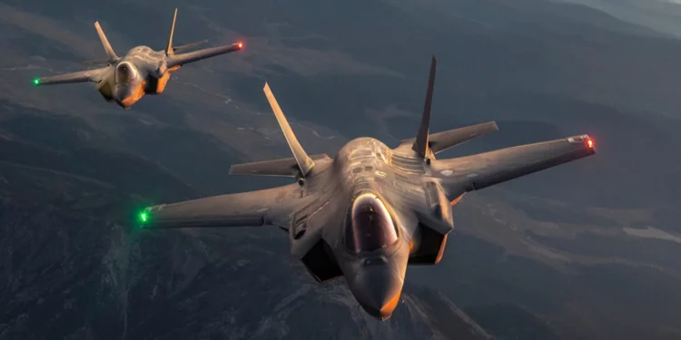 Suiza exhibe sus cazas de combate F-35 y F/A-18 Hornet