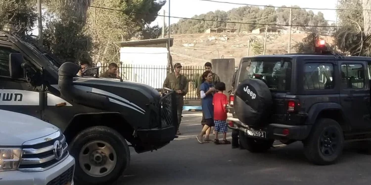 Fuerzas de seguridad de la AP rescatan a mujeres y niños israelíes de un ataque en Nablus
