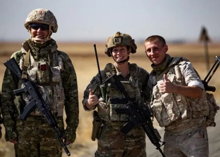 Soldados rusos y estadounidenses en Siria se fotografían juntos