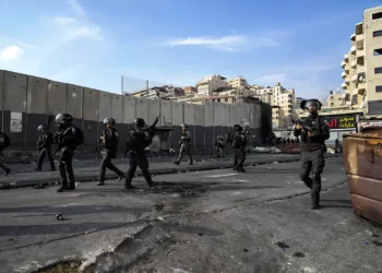 Lapid se reúne con altos cargos de seguridad mientras la policía se prepara para la violencia islamista en el Este de Jerusalén