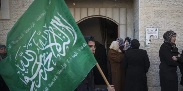 Delegación de Hamás visitará Siria para reanudar los lazos con Assad