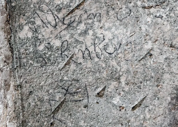 Inscripción con el nombre del héroe caballero suizo encontrada en la tumba del rey David