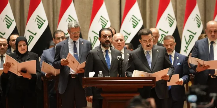 El Parlamento iraquí aprueba el nuevo gabinete de gobierno, poniendo fin a un año de estancamiento