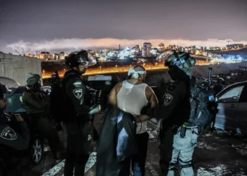 La policía detiene a 8 palestinos sospechosos de ayudar al islamista prófugo que asesinó a una soldado