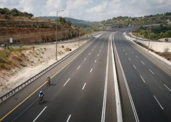 Israelíes pausan sus vidas para honrar las tradiciones de Yom Kippur