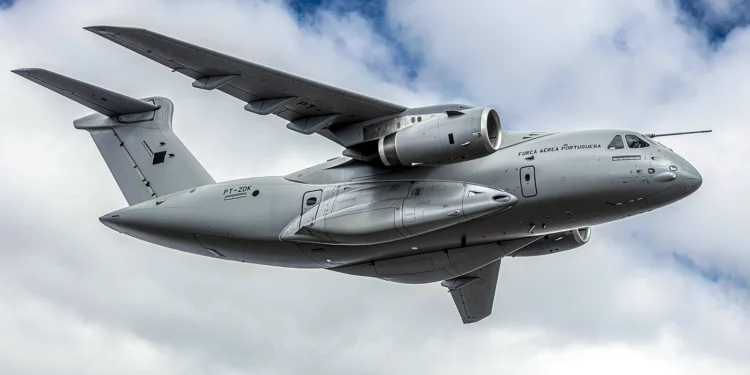 El primer KC-390 de Portugal llega a Europa