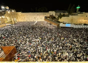 Decenas de miles de personas visitan el Muro Occidental para los últimos servicios de “selijot” antes de Yom Kippur