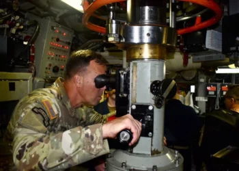 Comandante del CENTCOM visita un submarino de misiles balísticos de EE.UU.