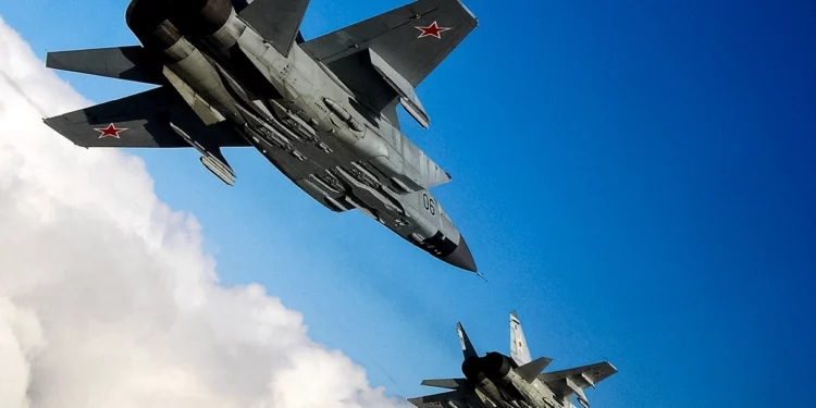 MiG-31 ruso derriba un caza Su-25 ucraniano