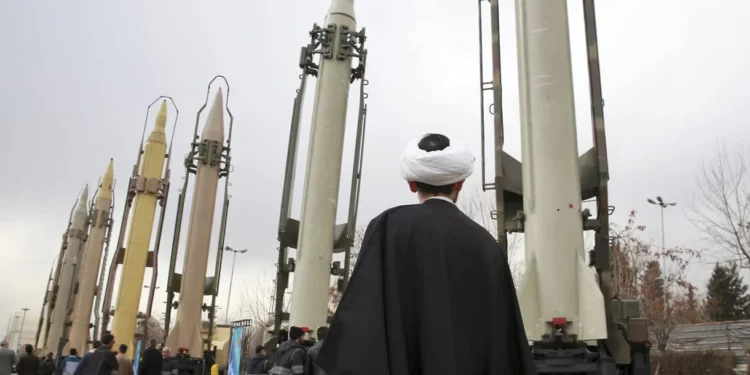 Trump tuvo documentos secretos sobre el programa de misiles de Irán