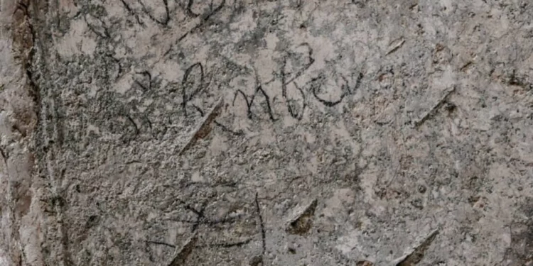Descubren un grafiti de un caballero medieval en Jerusalén