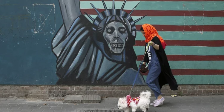 Estados Unidos rechaza la relación entre los fondos congelados y la liberación de los ciudadanos detenidos en Irán