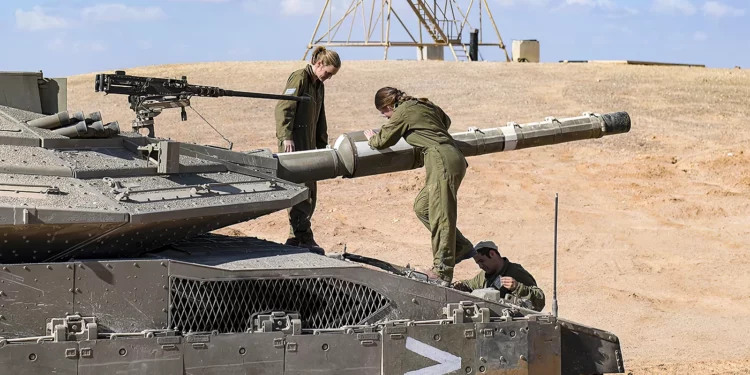 Las FDI autorizan las tripulaciones femeninas de tanques
