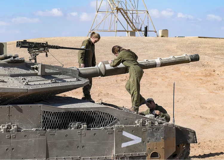 Las FDI autorizan las tripulaciones femeninas de tanques