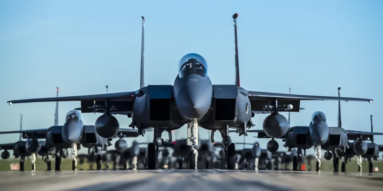 ¿Por qué la Fuerza Aérea está retirando los cazas F-15 de Asia?