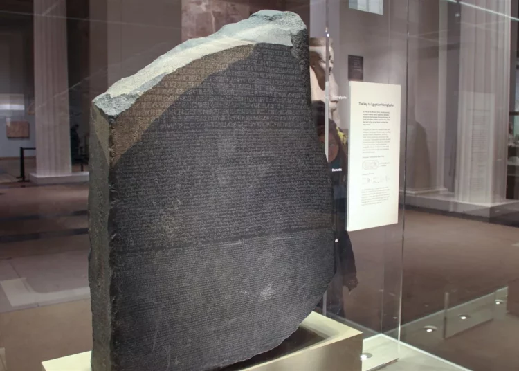 Egipto pide la devolución de la Piedra de Rosetta 200 años después de su desciframiento