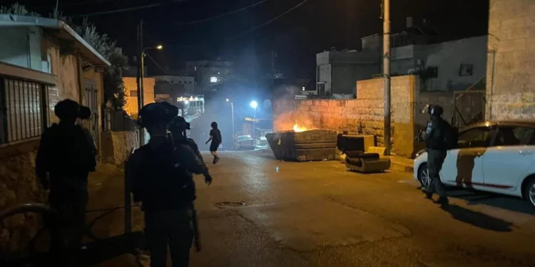 Violencia islamista en Jerusalén: Familia judía casi linchada y policías heridos