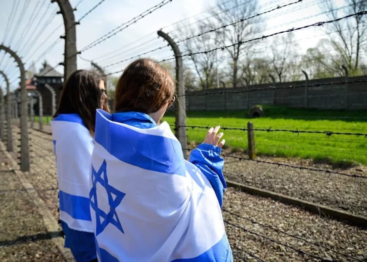 Ministerio de Educación advierte a las empresas privadas que no planifiquen viajes de jóvenes a Polonia por el Holocausto