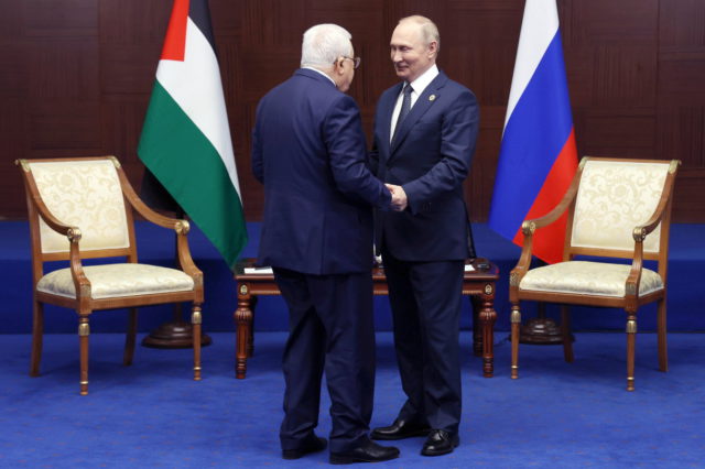 Abbas se reúne con Putin y dice que los palestinos “no confían en Estados Unidos”