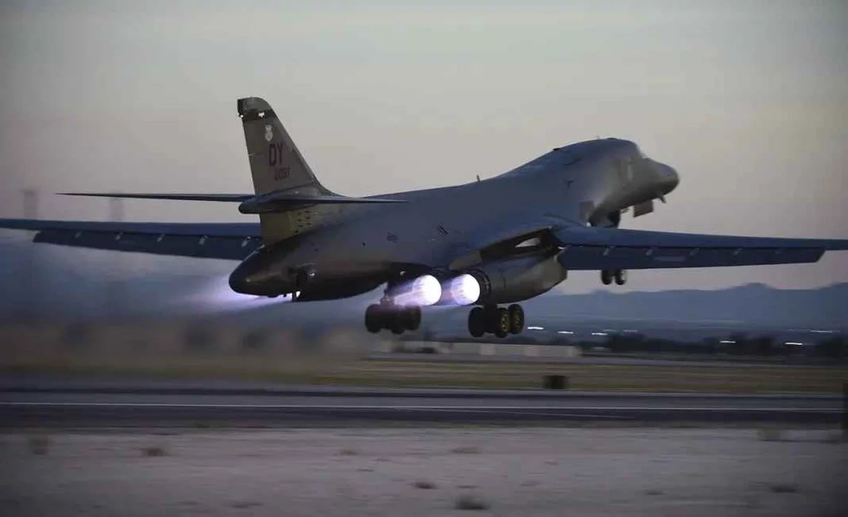 Bombarderos B-1B de la USAF regresa a Guam para operaciones de entrenamiento