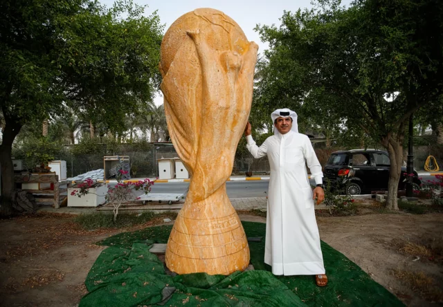 El jeque qatarí que está detrás de la réplica gigante del trofeo de la Copa del Mundo insta a establecer vínculos con Israel