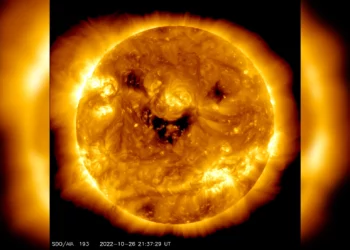 El Sol “sonriente” en imagen publicada por la NASA